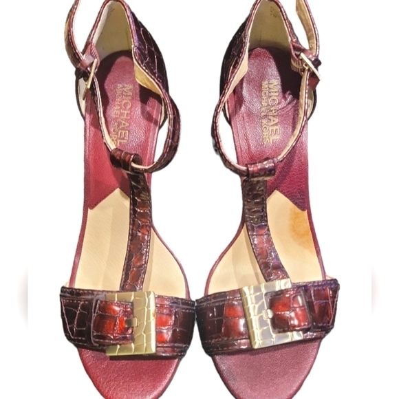 Michael Kors Women's Burgundy Patent Leather T-Strap Sandals Sz 7M - Picture 6 of 10